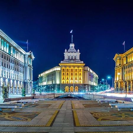 Cozy 2-Bedroom Flat In The Very Center Of Софія Екстер'єр фото