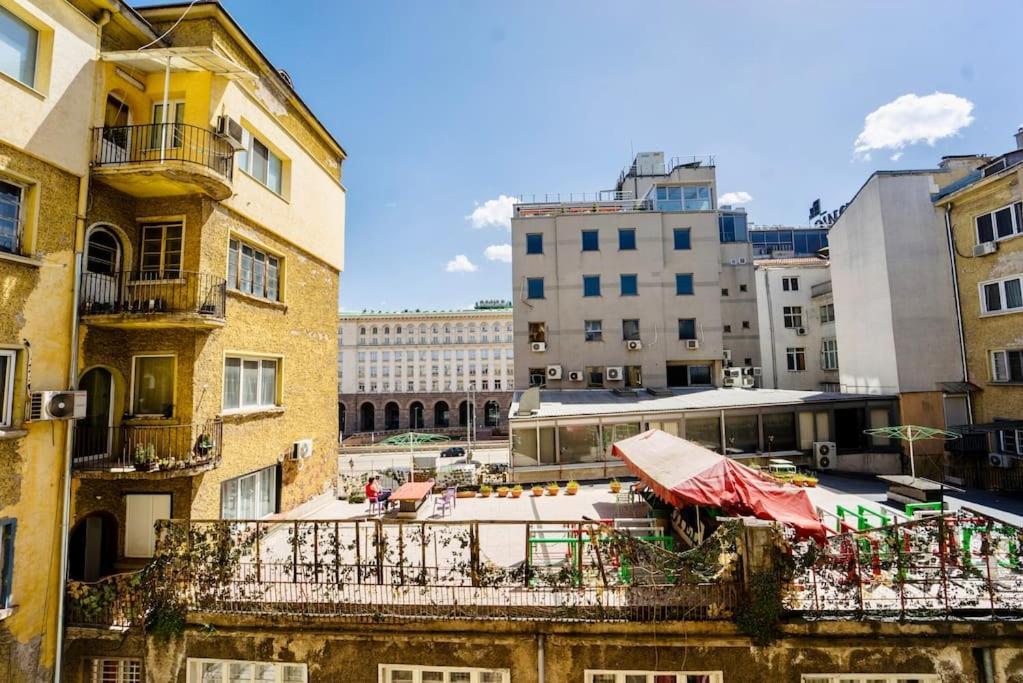 Cozy 2-Bedroom Flat In The Very Center Of Софія Екстер'єр фото