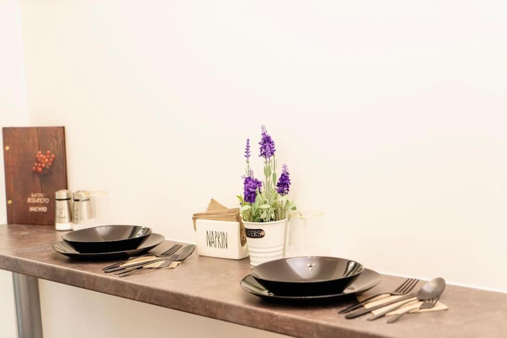 Cozy 2-Bedroom Flat In The Very Center Of Софія Екстер'єр фото